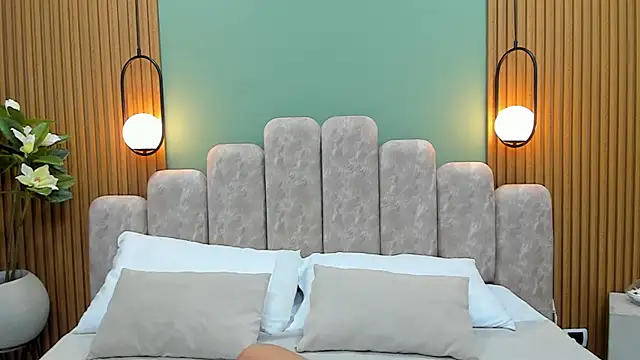 NicoleBlum online show from February 18, 2025, 4:16 pm