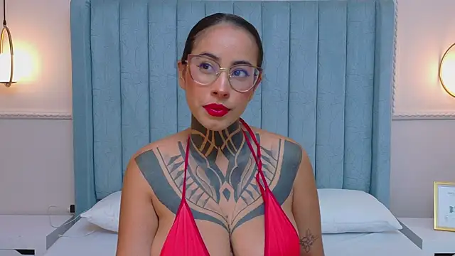 Snapshot of NicoleBlum chatting on May 20, 2026, 9:10 pm NicoleBlum online show from May 20, 2026, 9:10 pm