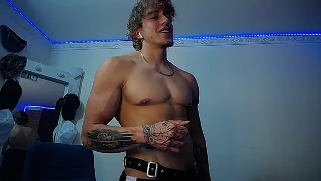 Snapshot of strongboy_ chatting on March 17, 2025, 1:24 am strongboy online show from March 17, 2025, 1:24 am