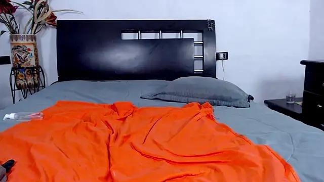 AikoTailor online show from December 20, 2025, 1:18 pm