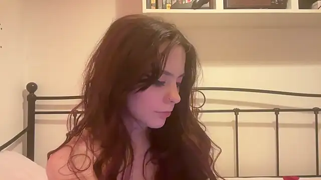 crystalsbaby online show from March 5, 2025, 1:10 am