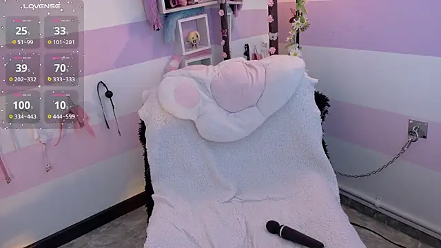 Catwhite  online show from April 15, 2026, 7:58 pm