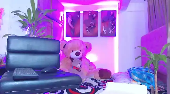 Hotgiirl 1 online show from February 10, 2025, 6:35 pm