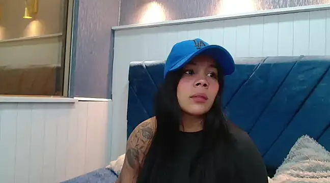 EmilyQueen3x online show from February 25, 2025, 1:06 pm