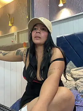 EmilyQueen3x online show from March 5, 2025, 4:24 pm