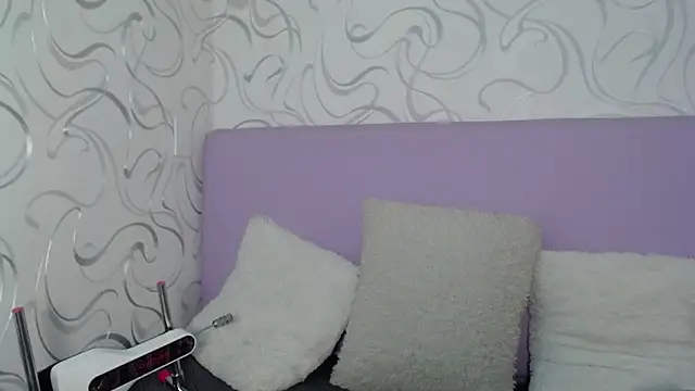 EmilyQueen3x online show from November 12, 2025, 1:55 pm