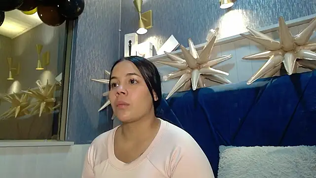 EmilyQueen3x online show from December 15, 2025, 9:08 pm