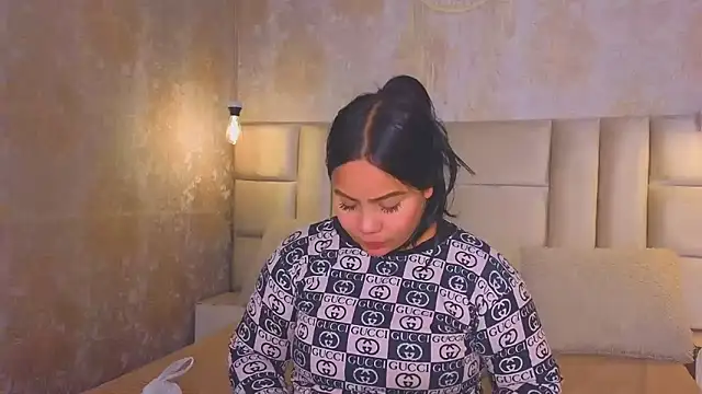 EmilyQueen3x online show from April 7, 2026, 1:22 pm