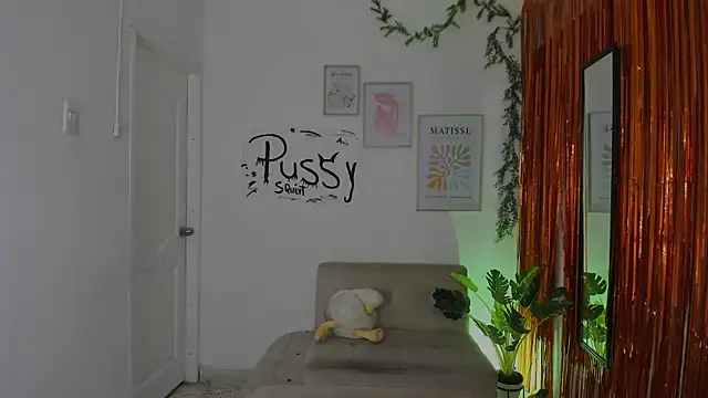 hornyprincess   online show from October 20, 2025, 6:08 pm