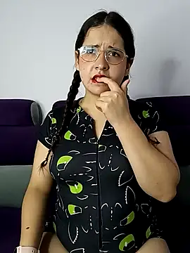 MiaLaurenzz online show from October 2, 2025, 2:40 am