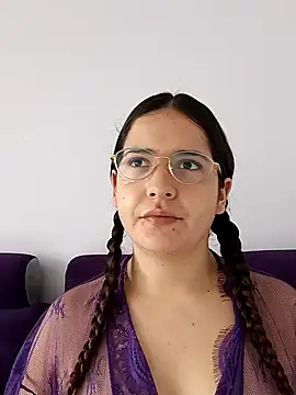 MiaLaurenzz online show from October 12, 2025, 5:01 pm