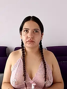 MiaLaurenzz online show from October 22, 2025, 3:01 pm