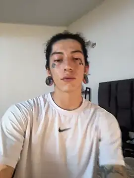 Snapshot of tommylongxx chatting on November 13, 2025, 5:34 pm tommylongxx online show from November 13, 2025, 5:34 pm