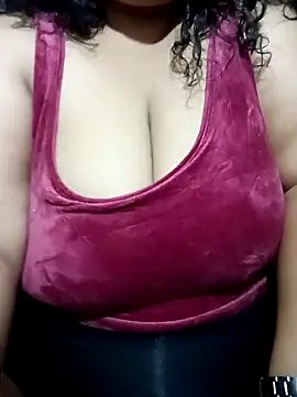 Snapshot of Pyarimoto chatting on April 3, 2026, 7:12 pm Pyarimoto online show from April 3, 2026, 7:12 pm