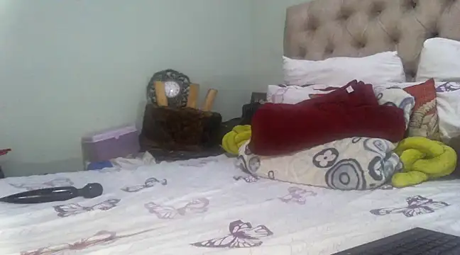 caramelqueen11 online show from December 25, 2024, 5:37 am