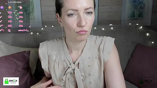 Queenymel online show from November 9, 2025, 3:21 pm