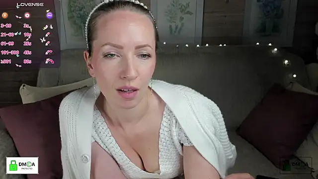 Queenymel online show from November 11, 2025, 3:34 pm