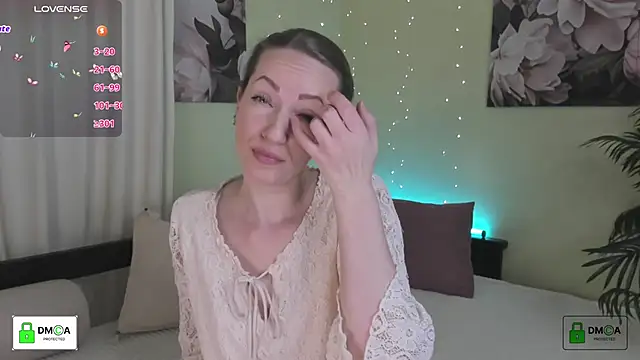 Snapshot of Queenymel chatting on February 8, 2026, 3:15 pm Queenymel online show from February 8, 2026, 3:15 pm