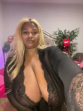 Snapshot of BigFineSelena chatting on January 31, 2025, 12:40 pm BigFineSelena online show from January 31, 2025, 12:40 pm