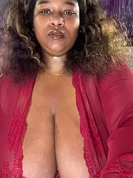 Snapshot of BigFineSelena chatting on February 3, 2026, 12:09 am BigFineSelena online show from February 3, 2026, 12:09 am