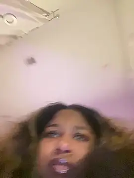 Snapshot of BigFineSelena chatting on February 3, 2026, 4:10 am BigFineSelena online show from February 3, 2026, 4:10 am