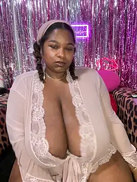 Snapshot of BigFineSelena chatting on February 11, 2026, 10:31 am BigFineSelena online show from February 11, 2026, 10:31 am