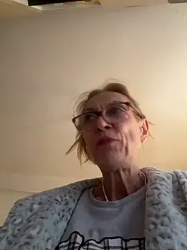 adella13 online show from December 17, 2024, 8:01 am