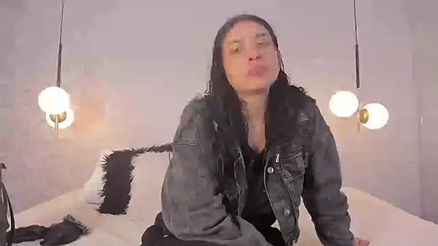 dayra angels online show from October 9, 2025, 9:13 pm