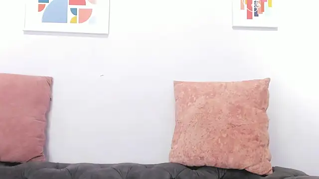 miss soffi  online show from January 9, 2025, 12:09 pm