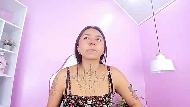 miss soffi  online show from February 4, 2025, 12:33 pm