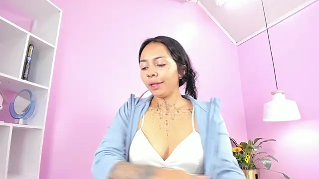 miss soffi  online show from March 6, 2025, 12:19 pm