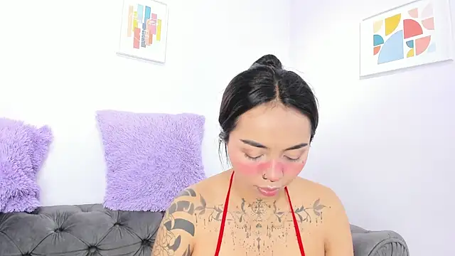 miss soffi  online show from October 25, 2025, 12:13 pm