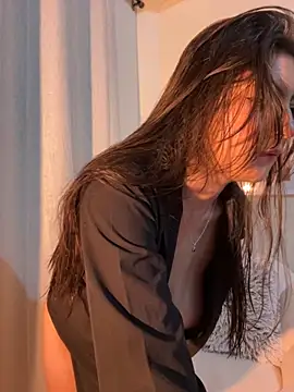 Snapshot of loolla_23 chatting on October 2, 2025, 12:39 am loolla 23 online show from October 2, 2025, 12:39 am