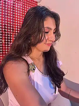 Snapshot of loolla_23 chatting on April 5, 2026, 11:57 pm loolla 23 online show from April 5, 2026, 11:57 pm