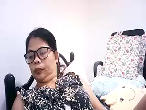 Snapshot of pinay_milfxx chatting on November 9, 2025, 12:53 am pinay milfxx online show from November 9, 2025, 12:53 am