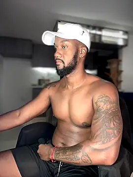 blackdrey18 online show from October 16, 2025, 1:34 pm