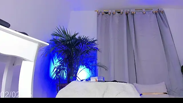 Snapshot of Coral_Princex chatting on February 3, 2025, 12:47 am Coral Princex online show from February 3, 2025, 12:47 am