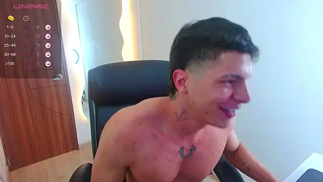 Snapshot of harrisoncuper chatting on October 6, 2025, 12:30 am harrisoncuper online show from October 6, 2025, 12:30 am