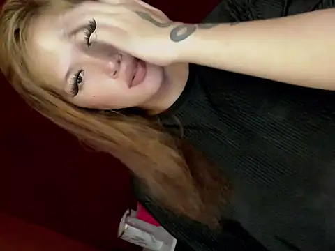 Snapshot of angelmist_thea chatting on October 18, 2025, 4:04 am angelmist thea online show from October 18, 2025, 4:04 am