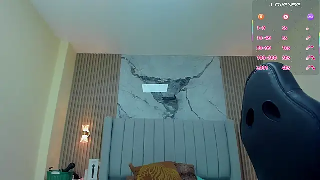 MAGIEVANS1 online show from October 10, 2025, 12:37 pm