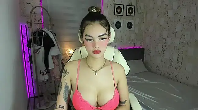 AlexandraMooree online show from February 8, 2025, 7:04 am