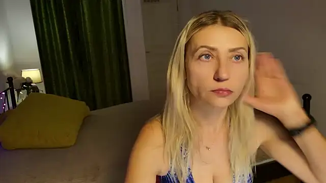 Snapshot of ZoeGrant chatting on November 12, 2025, 8:41 pm ZoeGrant online show from November 12, 2025, 8:41 pm