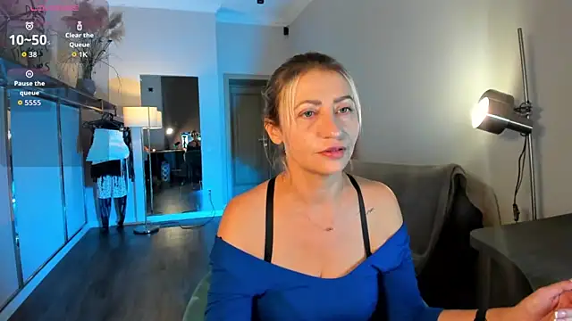 Snapshot of ZoeGrant chatting on November 23, 2025, 7:35 pm ZoeGrant online show from November 23, 2025, 7:35 pm