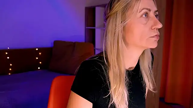 Snapshot of ZoeGrant chatting on December 18, 2025, 8:48 pm ZoeGrant online show from December 18, 2025, 8:48 pm