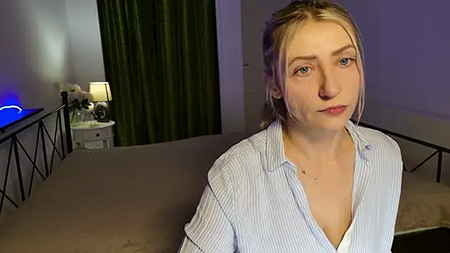 Snapshot of ZoeGrant chatting on January 15, 2026, 8:56 pm ZoeGrant online show from January 15, 2026, 8:56 pm