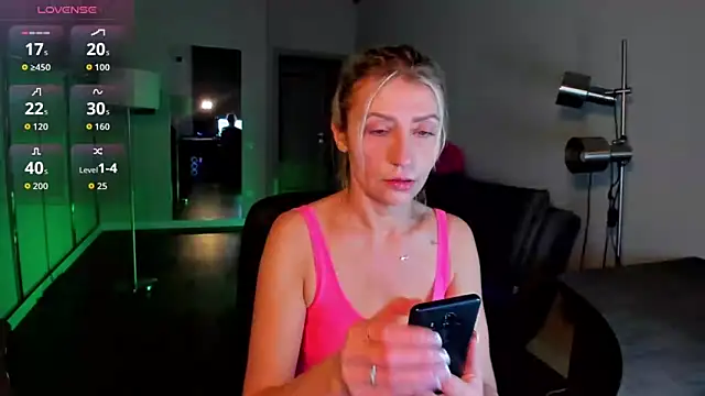 Snapshot of ZoeGrant chatting on February 8, 2026, 9:51 pm ZoeGrant online show from February 8, 2026, 9:51 pm