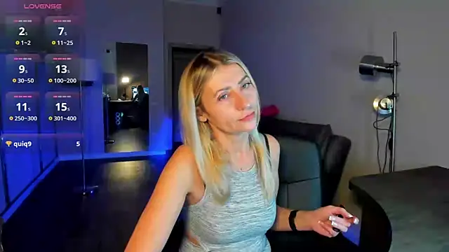 Snapshot of ZoeGrant chatting on February 10, 2026, 10:03 pm ZoeGrant online show from February 10, 2026, 10:03 pm