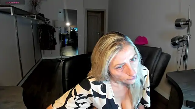 Snapshot of ZoeGrant chatting on February 21, 2026, 6:31 pm ZoeGrant online show from February 21, 2026, 6:31 pm