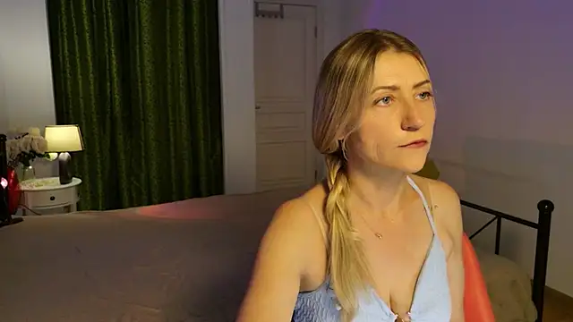 ZoeGrant online show from May 18, 2026, 4:18 am