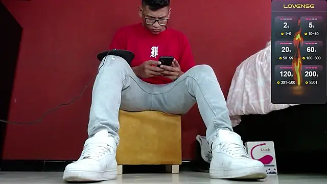 TomLover 12 online show from February 7, 2025, 7:17 pm